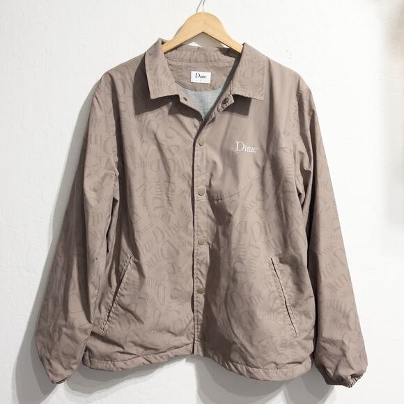 Dime Jacket Mens Large Logo Nylon Snap All Over Print Tan Khaki Skate Streetwear - Picture 1 of 7